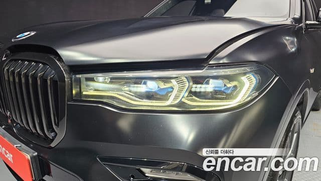 BMW X7 2021 — Photo 11/32