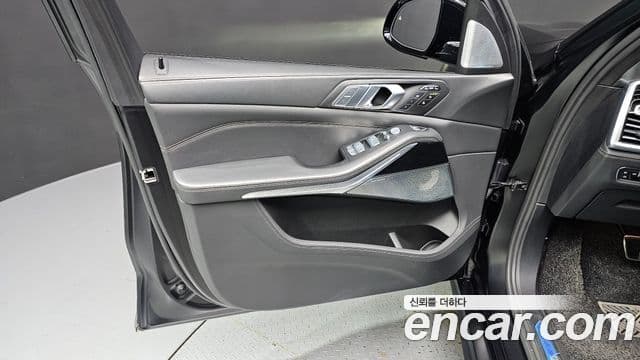 BMW X7 2021 — Photo 9/32