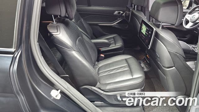 BMW X7 2021 — Photo 31/32