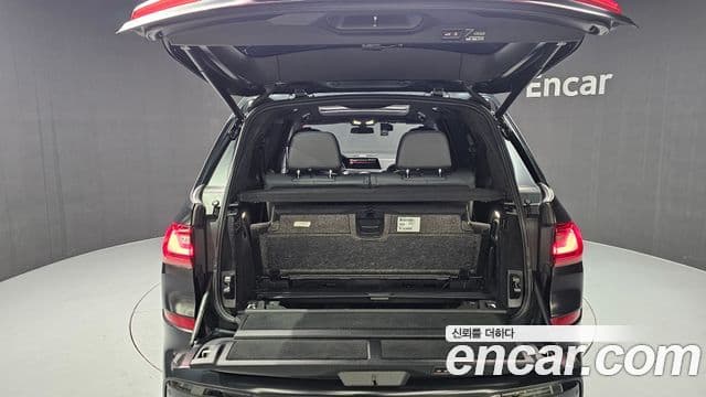 BMW X7 2021 — Photo 28/32