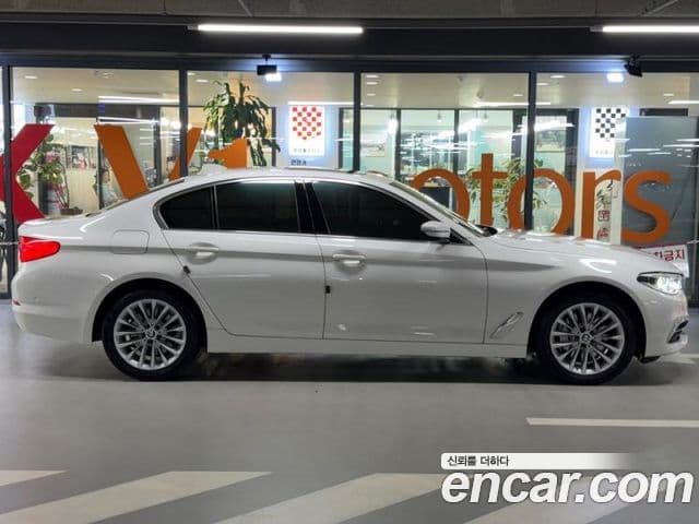 BMW 5 Series 2020 — ფოტო 2/20