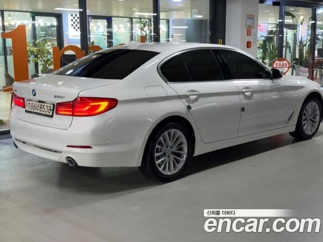 BMW 5 Series 2020 — ფოტო 4/20