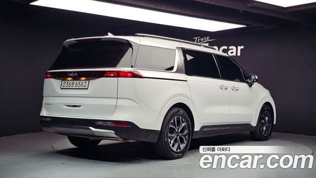 Kia Carnival 2023 — Фото 2/20