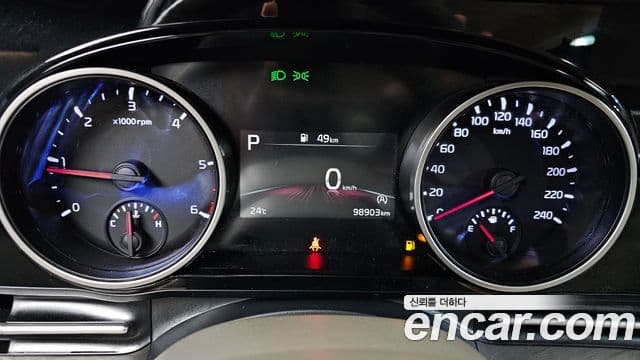 Kia Carnival 2023 — Фото 8/20