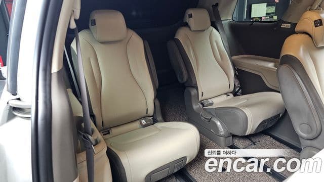 Kia Carnival 2023 — Фото 12/20