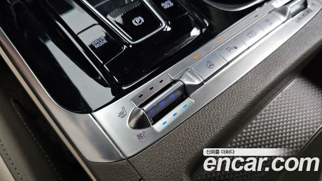 Kia Carnival 2023 — Фото 18/20