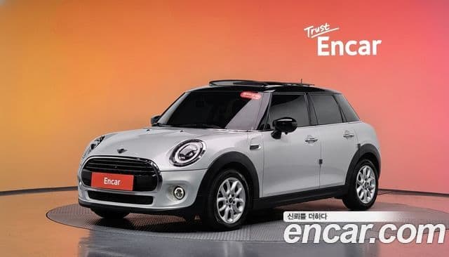 Mini Cooper S 2019 — Фото 1/20