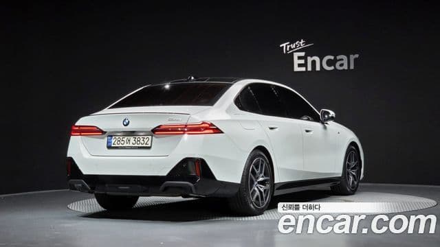 BMW 5 Series 2024 — Şəkil 2/20