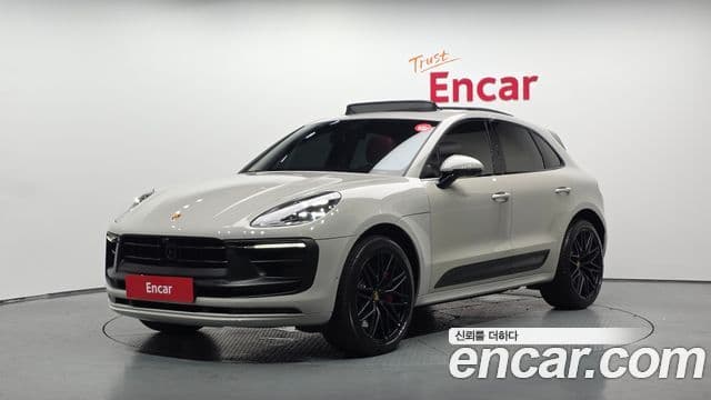 Porsche Macan 2023 — ფოტო 1/20