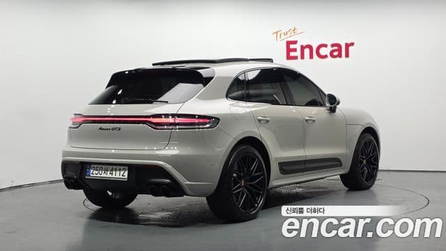 Porsche Macan 2023 — ფოტო 2/20