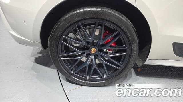 Porsche Macan 2023 — ფოტო 5/20