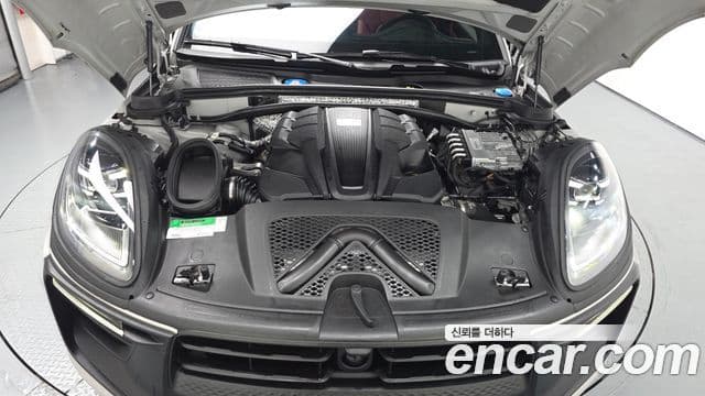 Porsche Macan 2023 — ფოტო 6/20