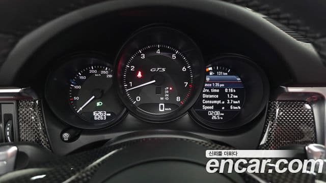 Porsche Macan 2023 — ფოტო 8/20