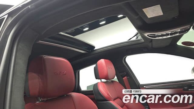 Porsche Macan 2023 — ფოტო 16/20