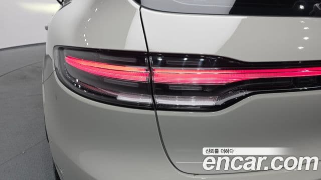 Porsche Macan 2023 — Photo 26/33