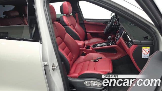 Porsche Macan 2023 — Photo 2/33