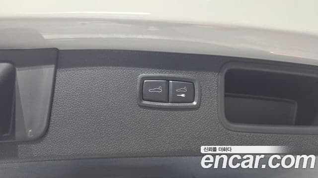 Porsche Macan 2023 — Photo 3/33