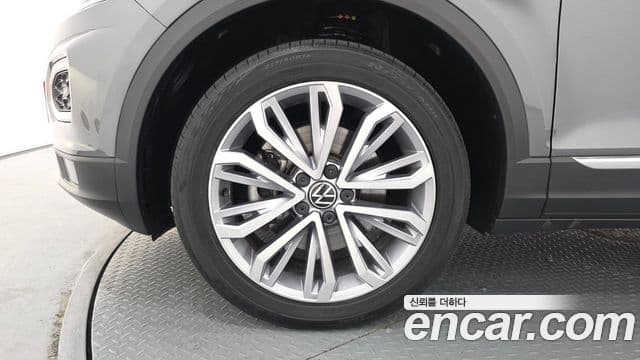 Volkswagen T-Roc 2021 — ფოტო 5/20
