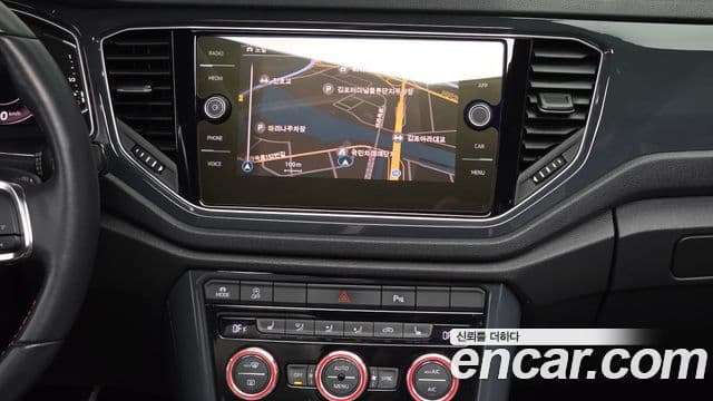 Volkswagen T-Roc 2021 — ფოტო 14/20