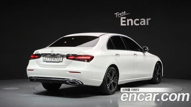 Mercedes-Benz E-Class 2022 — ფოტო 5/20