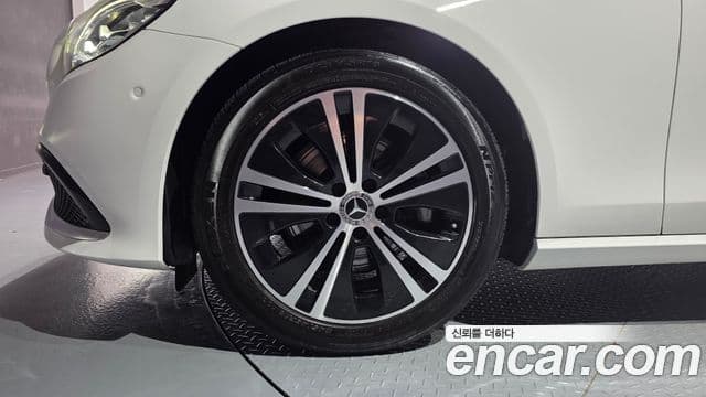 Mercedes-Benz E-Class 2022 — ფოტო 12/20