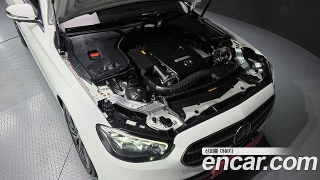 Mercedes-Benz E-Class 2022 — ფოტო 8/20