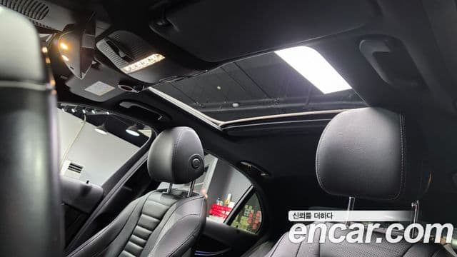 Mercedes-Benz E-Class 2022 — ფოტო 19/20