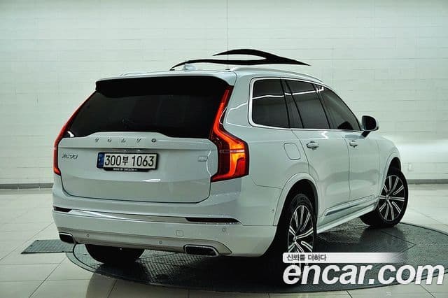 Volvo XC90 2021 — ფოტო 4/20