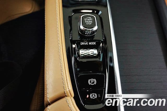 Volvo XC90 2021 — ფოტო 13/20