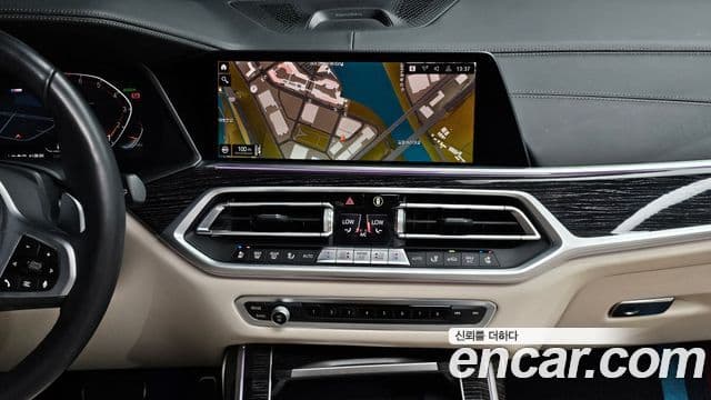 BMW X7 2022 — ფოტო 15/20