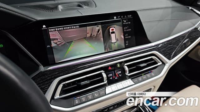 BMW X7 2022 — ფოტო 16/20
