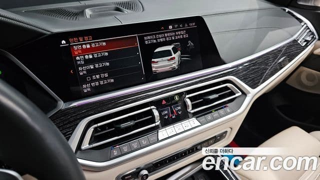 BMW X7 2022 — ფოტო 17/20