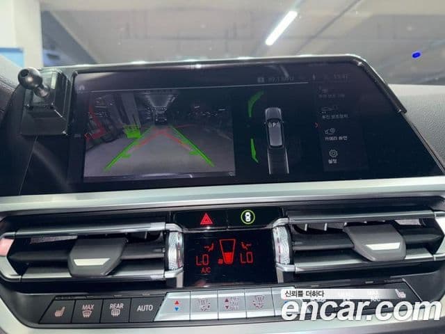 BMW 3 Series 2022 — фото 10 из 20