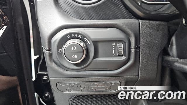Jeep Wrangler 2024 — ფოტო 17/20