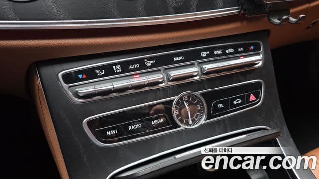 Mercedes-Benz E-Class 2018 — Фото 19/20