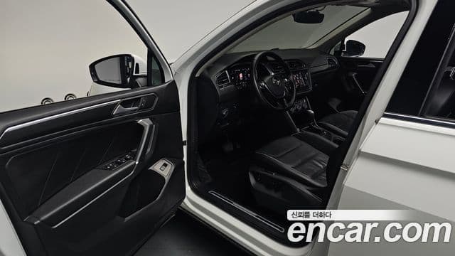 Volkswagen Tiguan Allspace 2020 — Фото 9/20