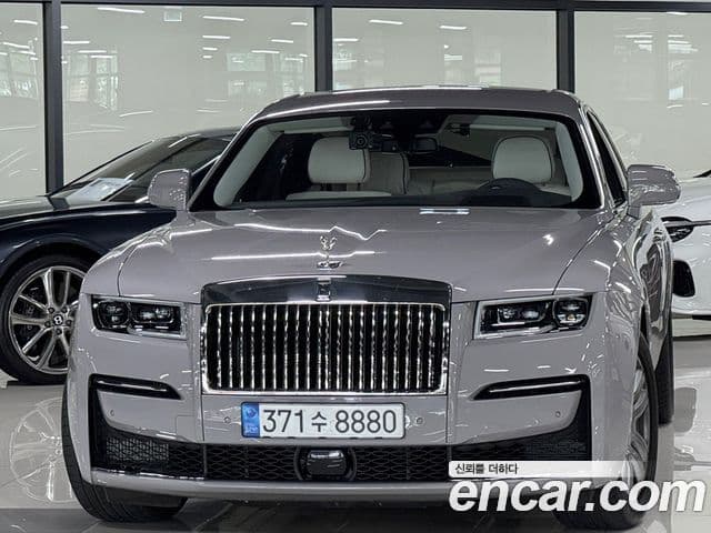 Rolls-Royce Ghost 2022 — Фото 1/16