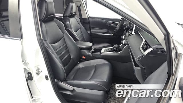 Toyota RAV4 2022 — Şəkil 12/20