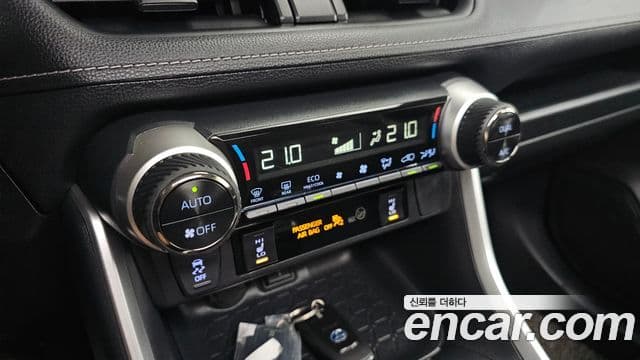 Toyota RAV4 2022 — Şəkil 18/20