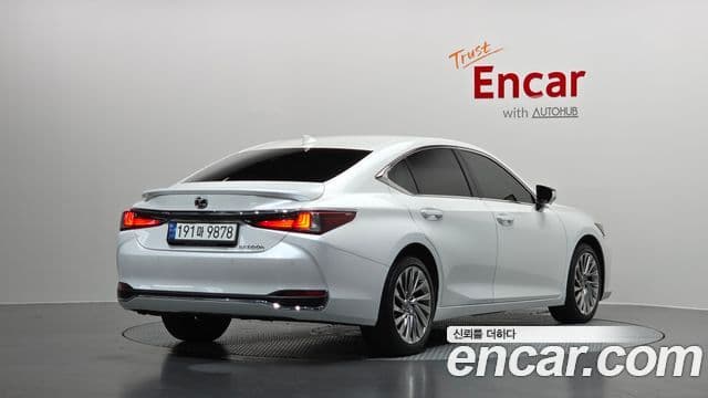 Lexus ES300h 2023 — Фото 2/20