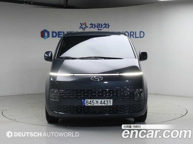Hyundai Staria 2023 — ფოტო 2/20
