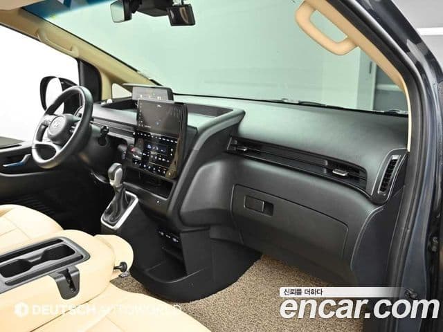 Hyundai Staria 2023 — ფოტო 10/20