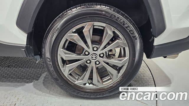 Toyota RAV4 2024 — Photo 6/30