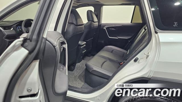 Toyota RAV4 2024 — Photo 28/30
