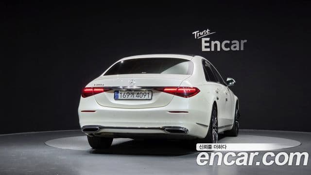 Mercedes-Benz S-Class 2021 — Photo 12/36