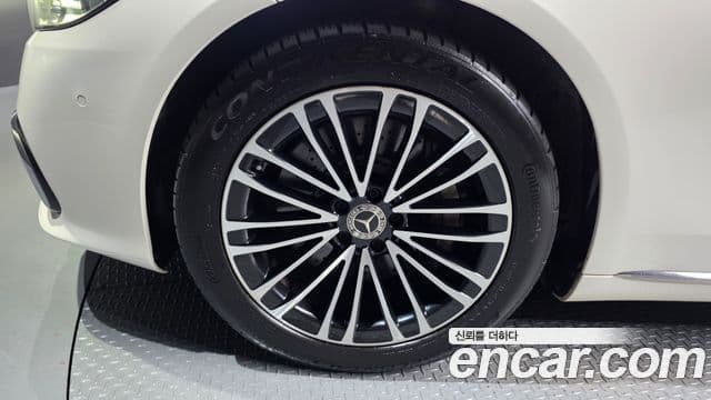 Mercedes-Benz S-Class 2021 — Photo 13/36