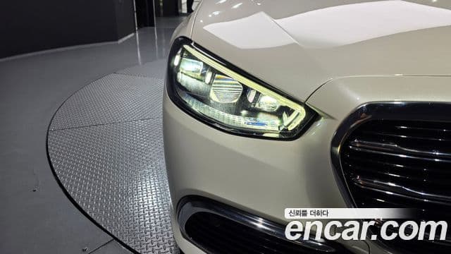 Mercedes-Benz S-Class 2021 — Photo 28/36