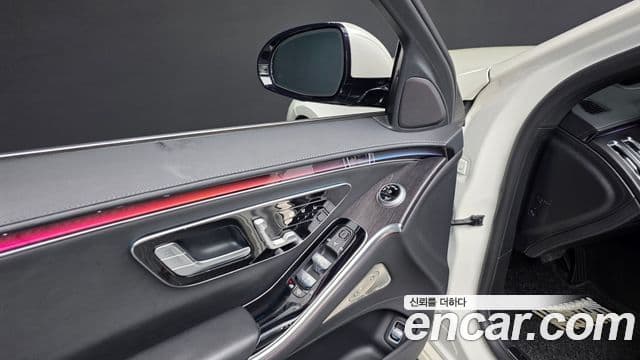 Mercedes-Benz S-Class 2021 — Photo 18/36