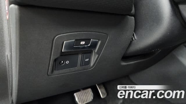 Land Rover Range Rover Velar 2018 — Şəkil 16/20