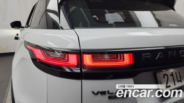 Land Rover Range Rover Velar 2018 — Şəkil 24/32